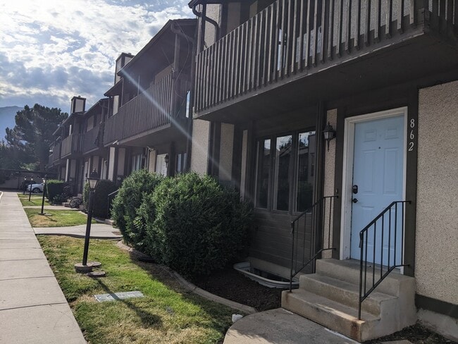 Building Photo - 862 E 575 N
