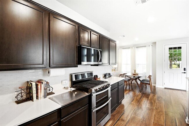 Building Photo - 7706 Mandela Bend