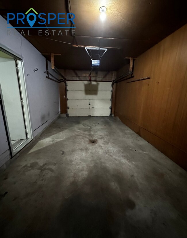 Building Photo - LE527X