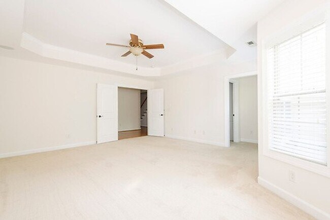 Building Photo - Gorgeous 3 Bedroom 2.5 Bathroom Townhome- Located in Stone Creek Village, Cary! Available August ...