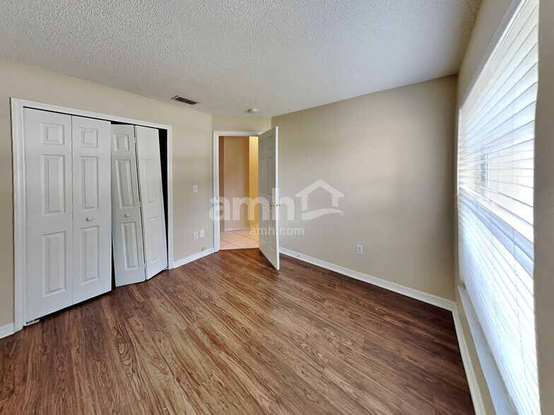 Building Photo - 10717 Siena Dr