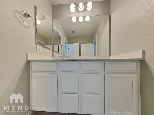 Building Photo - 5709 Justin Robert St