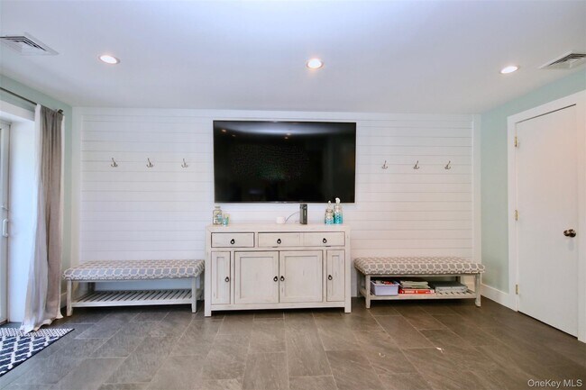 Building Photo - 28 Old Trail Rd