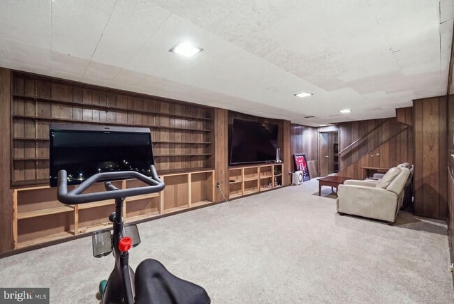 Building Photo - 6605 Grey Fox Dr