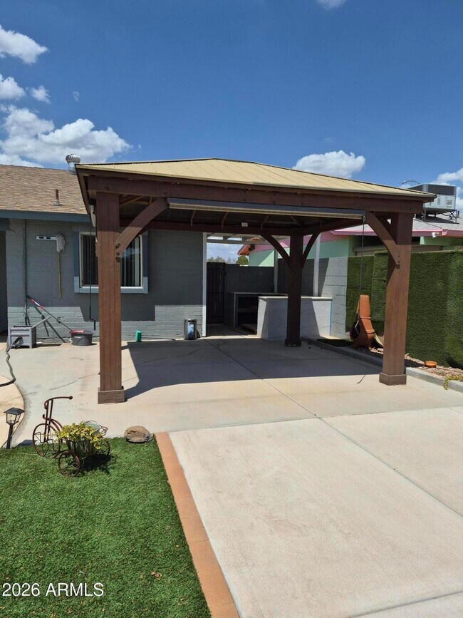 Building Photo - 517 W Peralta Ave