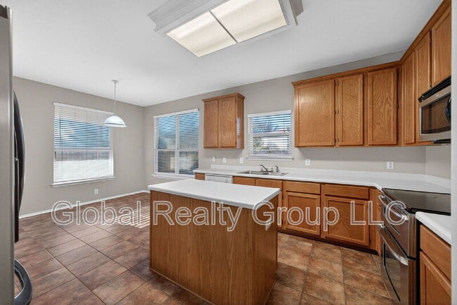 Building Photo - 216 Silver Wing