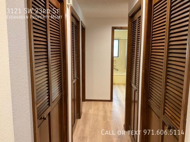 Building Photo - 3121 SW 23rd St