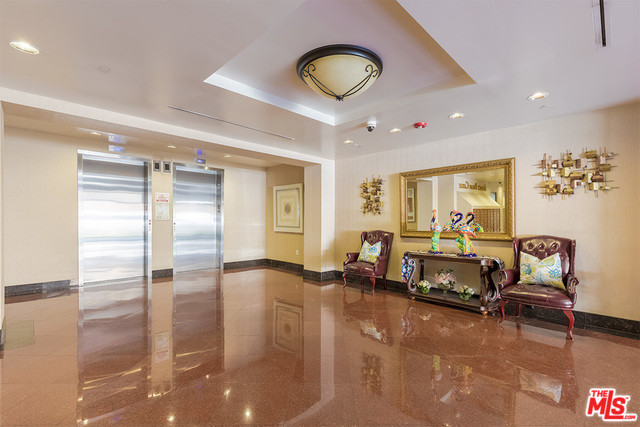 Building Photo - 345 S Gramercy Pl