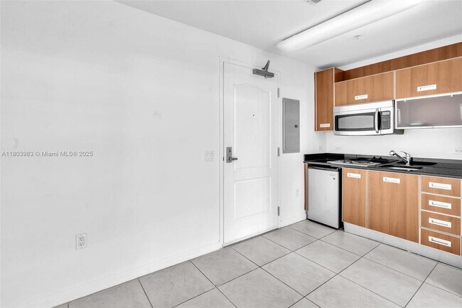 Building Photo - 410 Evernia St