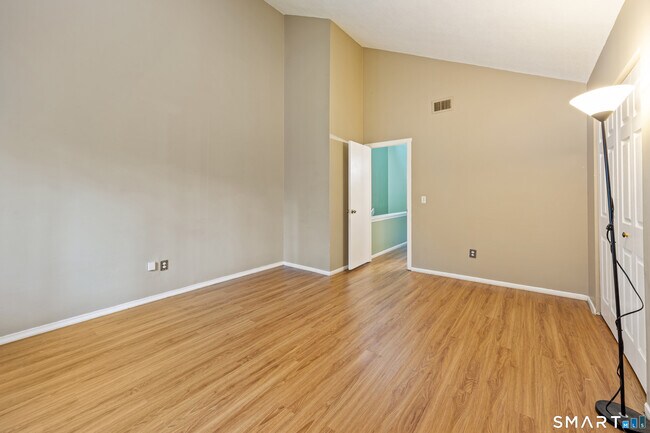 Building Photo - 5 Staunton Ct