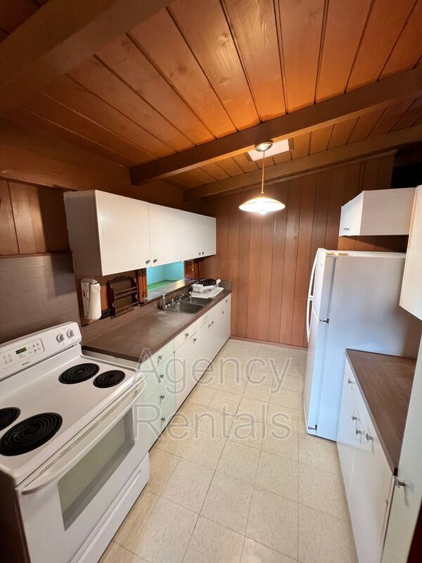 Building Photo - 2458 Aumakua St