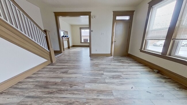 Building Photo - Spacious 3 Bedroom Duplex