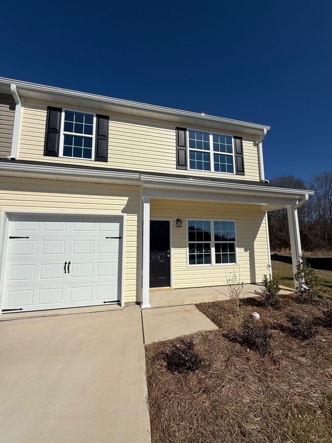 Building Photo - Two bedroom, 2.5 bath townhome in Ridge Creek, Whitsett