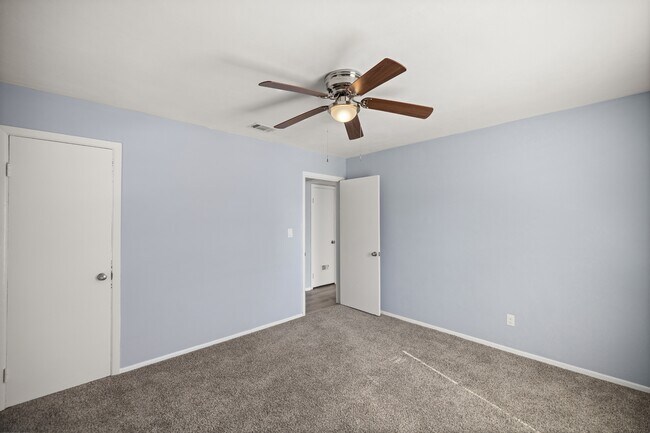 Building Photo - 354 Chicago Ave