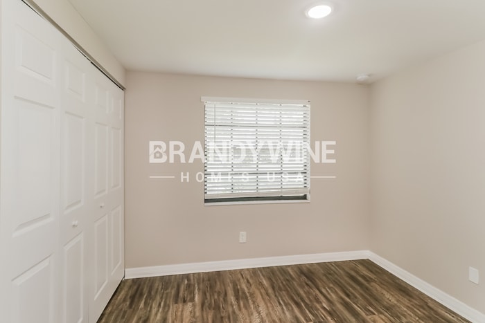Building Photo - 16051 Grass Lake Dr