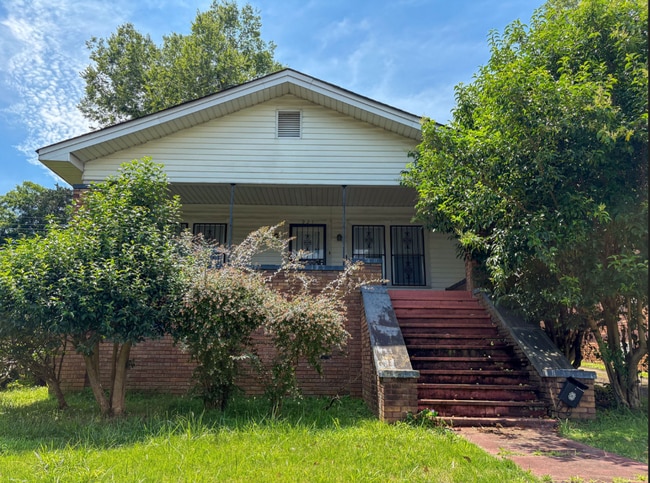 Primary Photo - 921 Valley Rd Pl