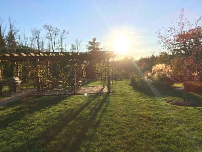 Building Photo - 26 N Main St