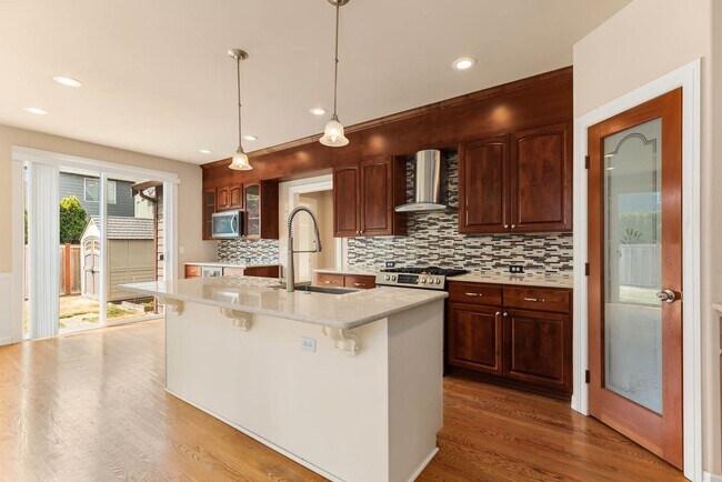Building Photo - Stunning 4 bedroom Home in Coveted Deer Ridge Community