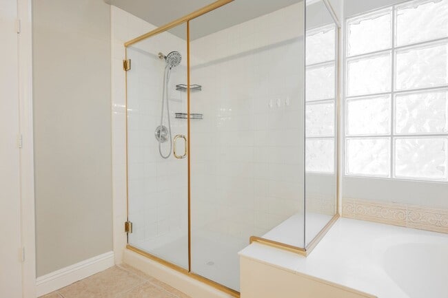 Building Photo - Gorgeous 1 Story Home in Gated Community