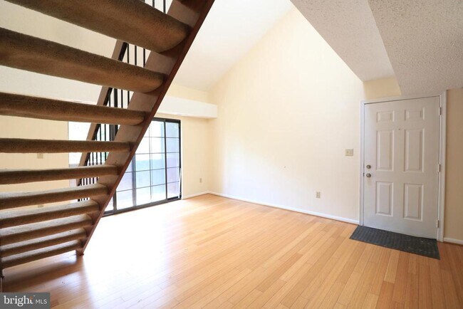 Building Photo - 1639 Carriage House Terrace