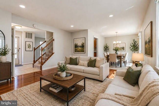 Building Photo - 9929 Hemlock Woods Ln