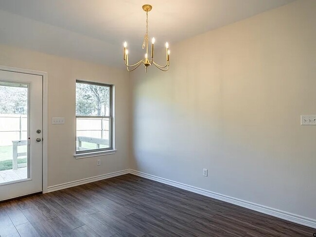 Building Photo - 215 Timberline Dr