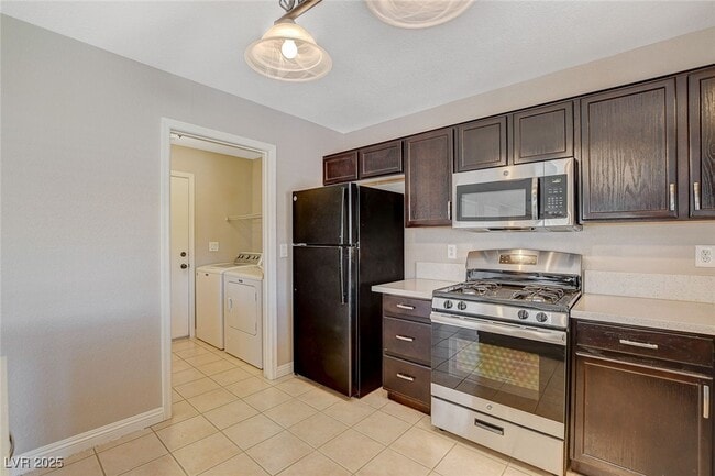 Building Photo - 688 Emerald City Ave