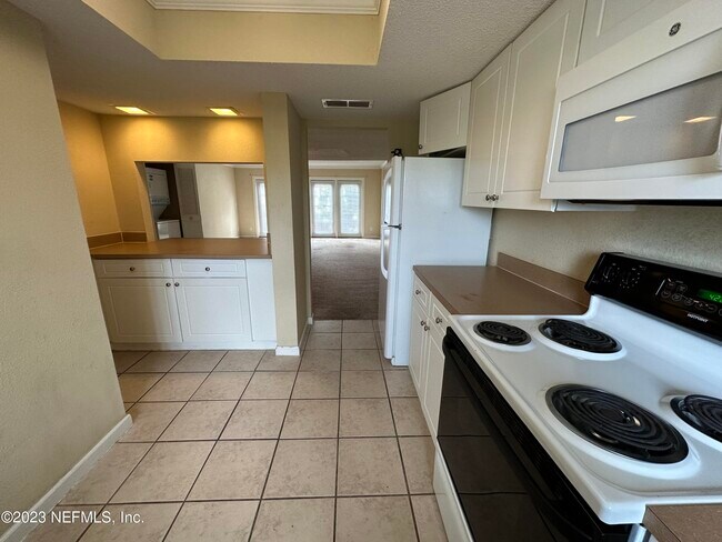 Building Photo - 6616 La Mirada Dr E