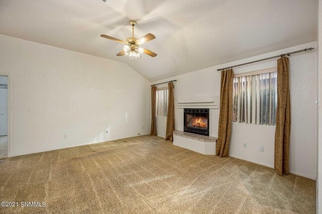 Primary Photo - Great 3/2 close to Hospitals