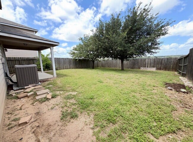 Building Photo - Spacious 3 Bedroom Home with Loft in Bulverde Village