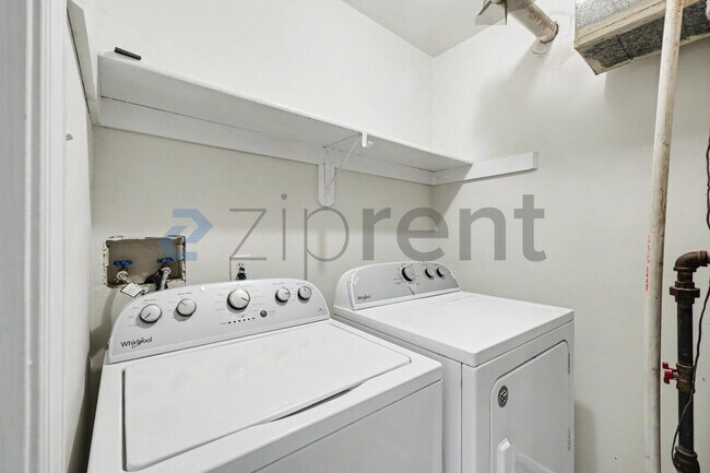 Building Photo - Unit