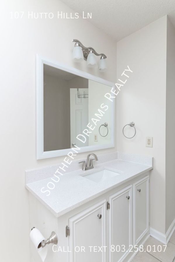 Building Photo - 107 Hutto Hill