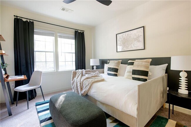 Building Photo - 1402 Markan Dr NE