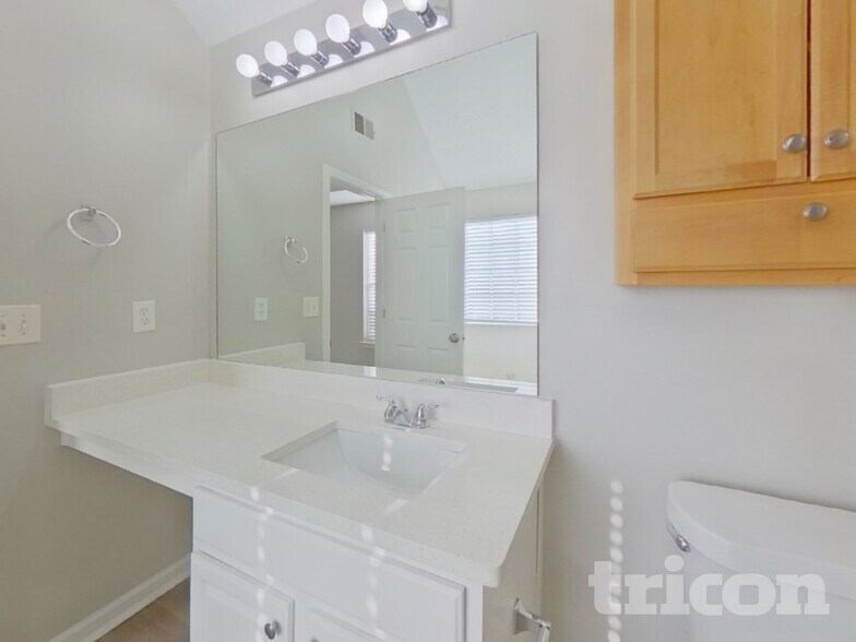 Building Photo - 845 Overlook Trail