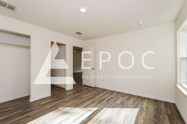 Building Photo - 719 N 13th St