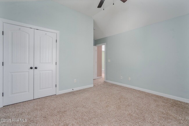 Building Photo - 402 Marsh Island Dr