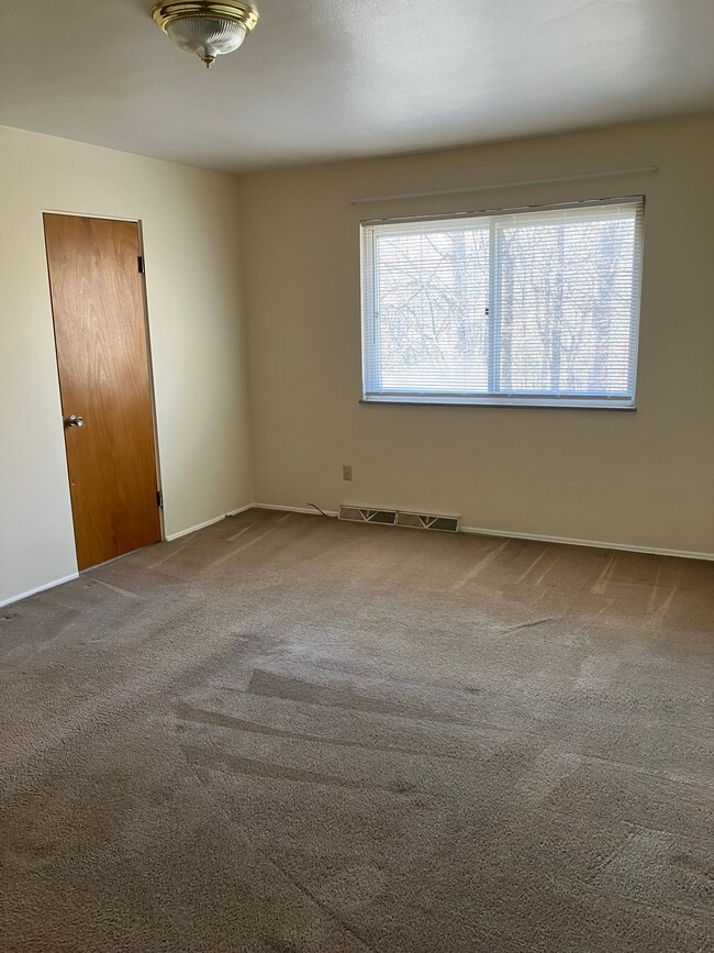 Building Photo - 1824 Cromwell Dr