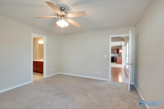 Building Photo - 530 Wade Rd