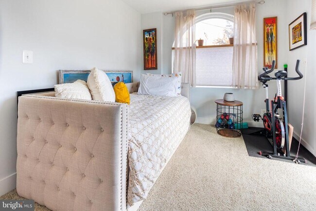 Building Photo - 1659 Holbrook St NE