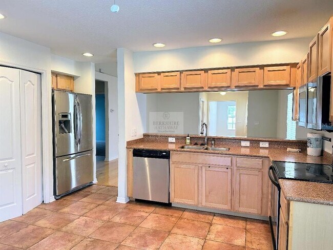 Building Photo - 7851 Foxgrove Dr