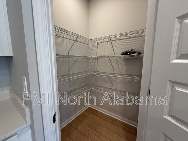 Building Photo - 204 Cobbdale Park Dr