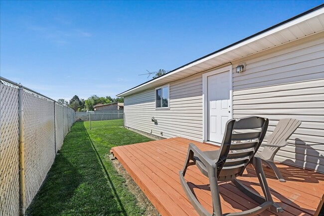 Building Photo - 20 10th Ave N