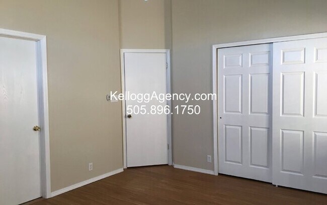 Building Photo - Enchanted Hills - 3BR/2Bath - NO CARPET