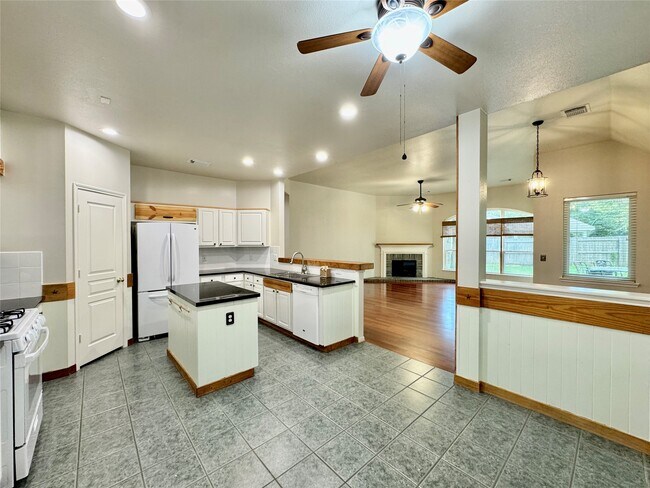 Building Photo - 42 Tranquil Glade Pl