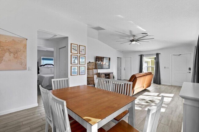 Building Photo - 5032 SE Flounder Ave