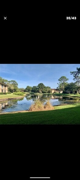 Building Photo - 2687 Sabal Springs Cir