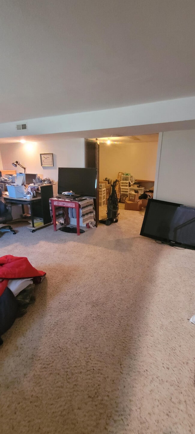 Building Photo - 6304 Kevin Ave