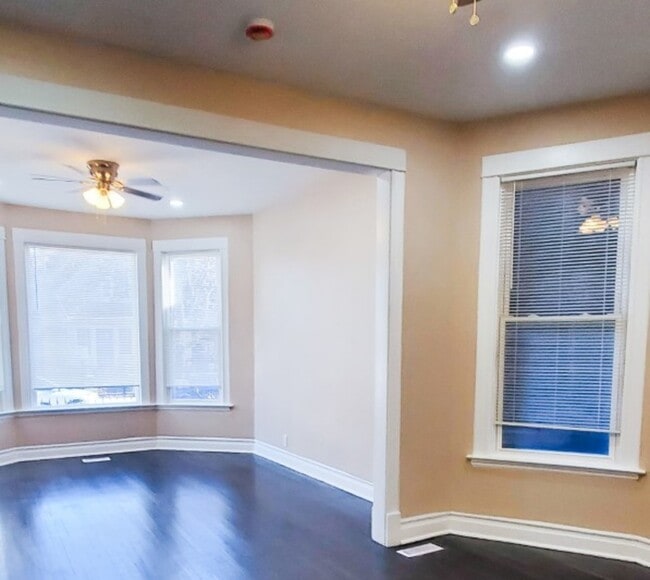 Building Photo - 1540 N Keeler Ave