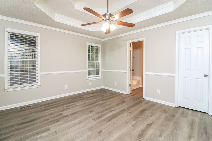 Building Photo - 37 White Oak Dr SE