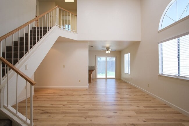 Building Photo - 3 Bedroom 3 bath home in Modesto